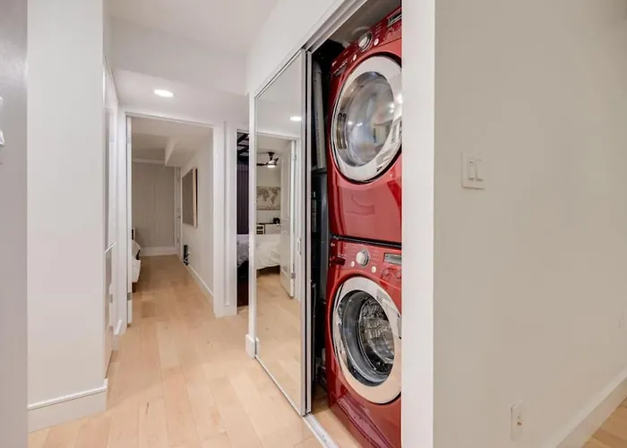 Prime Location 2Br With Kingbed In Vibrant Toronto
