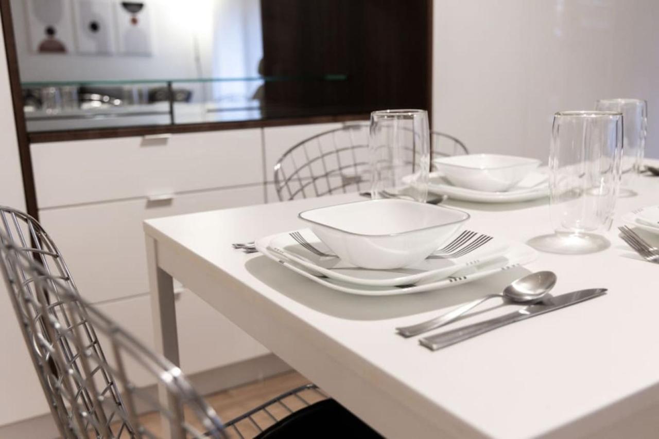 Prime Location 2br With Kingbed In Vibrant Holiday home